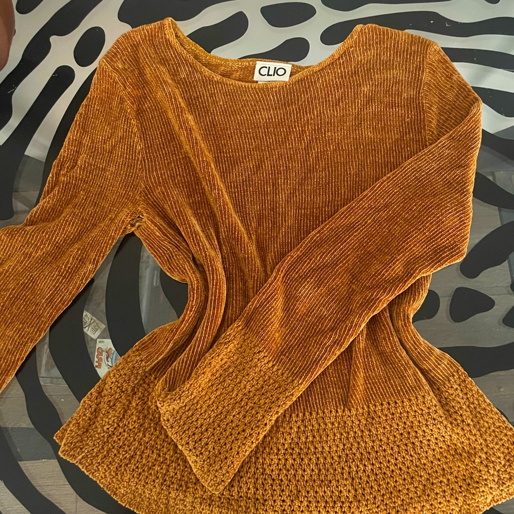 Vintage Chenille sweater size Med 💛